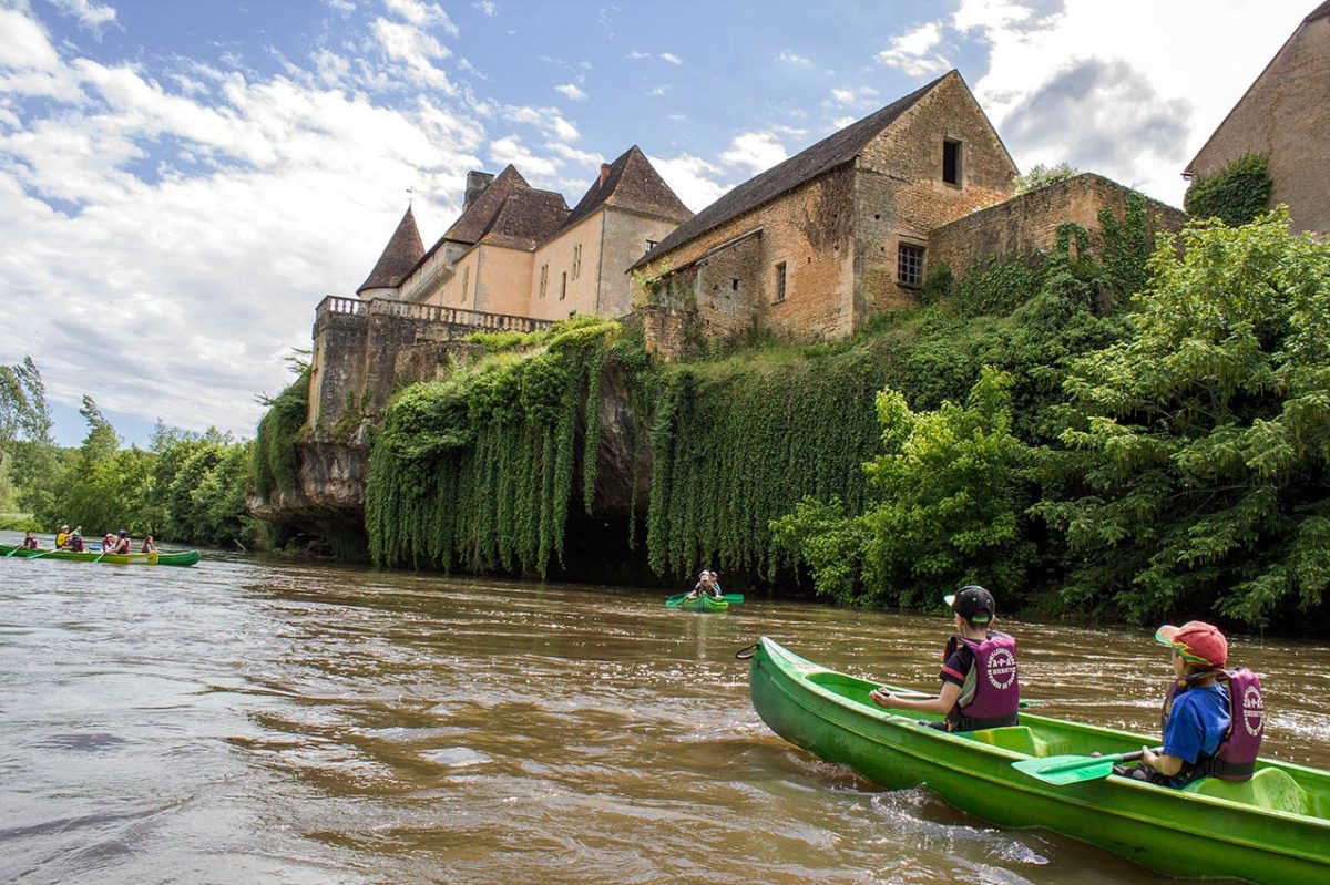 Kayak et canoë sur la Vézère, Montignac Lascaux. Château de Losse.