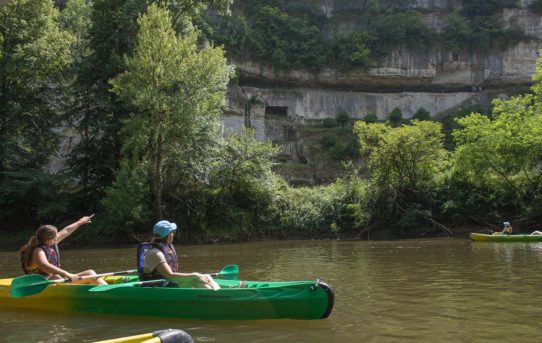 Descente en kayak sur la Vézère : guide complet pour débutants